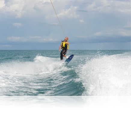 photo of a waterskiier shot using the Nikon 1 AW1 camera