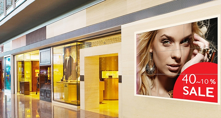 Attract audiences 24/7 with powerful professional digital signage 